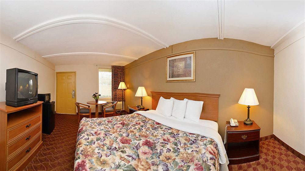 Spanish Trace Inn Athens Bagian luar foto
