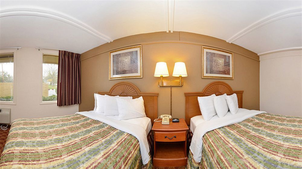 Spanish Trace Inn Athens Bagian luar foto