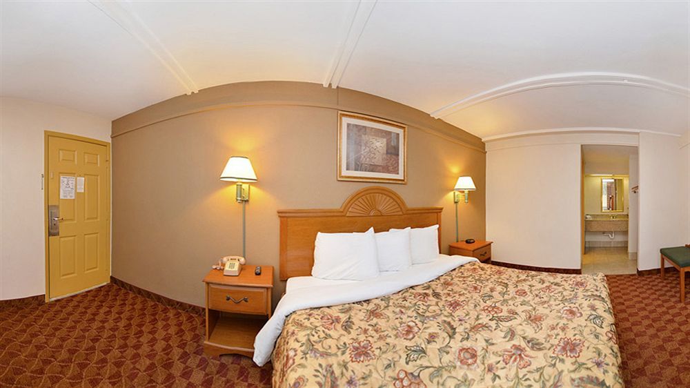 Spanish Trace Inn Athens Bagian luar foto