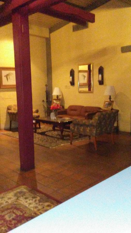 Spanish Trace Inn Athens Bagian luar foto