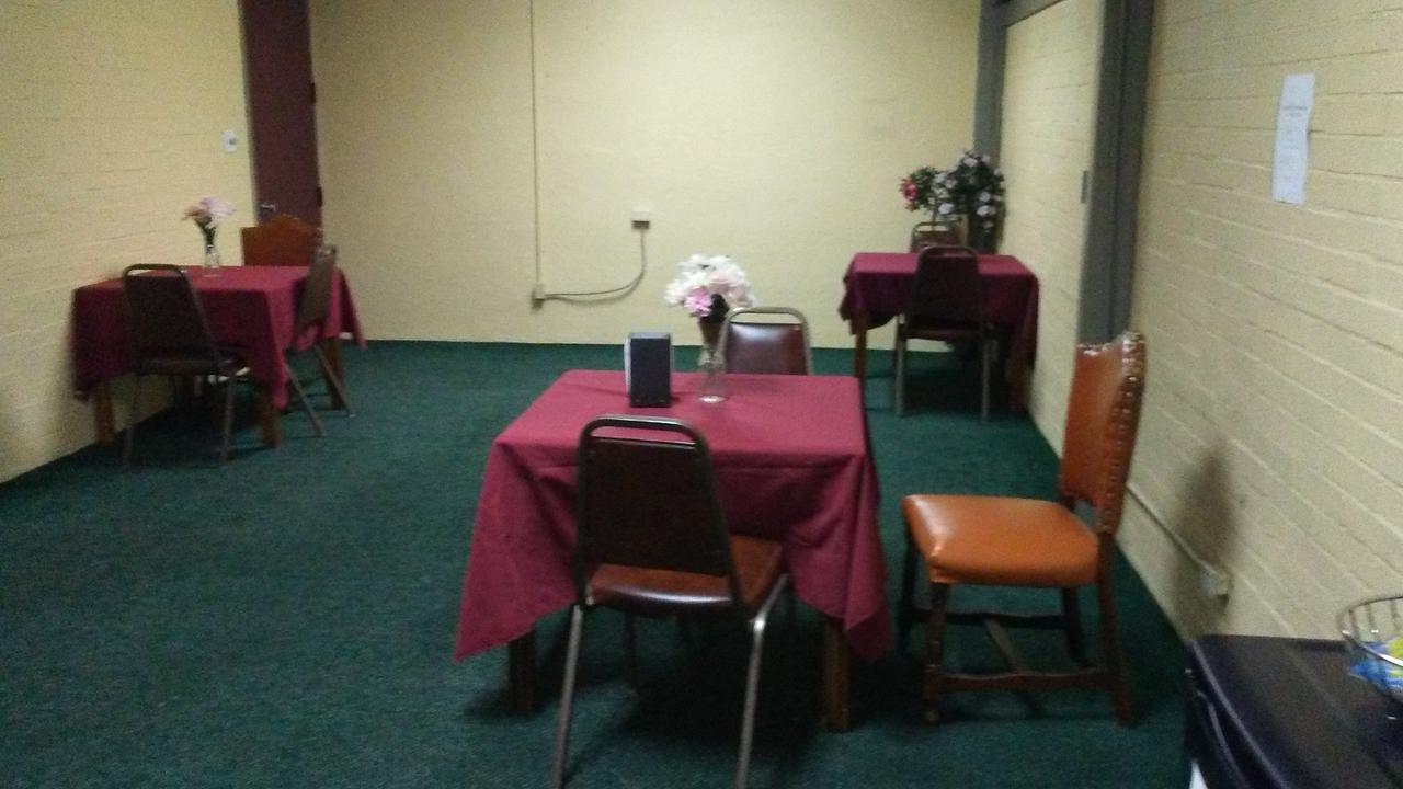 Spanish Trace Inn Athens Bagian luar foto