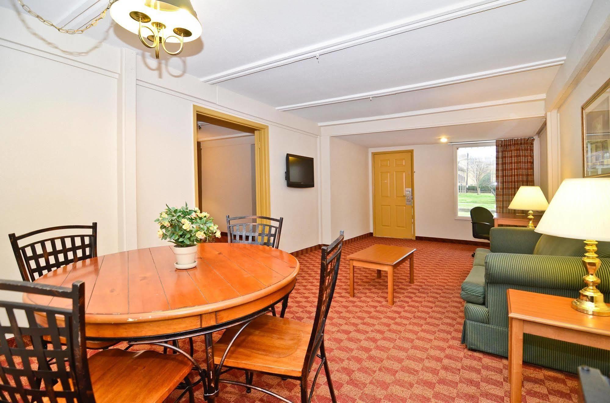 Spanish Trace Inn Athens Bagian luar foto