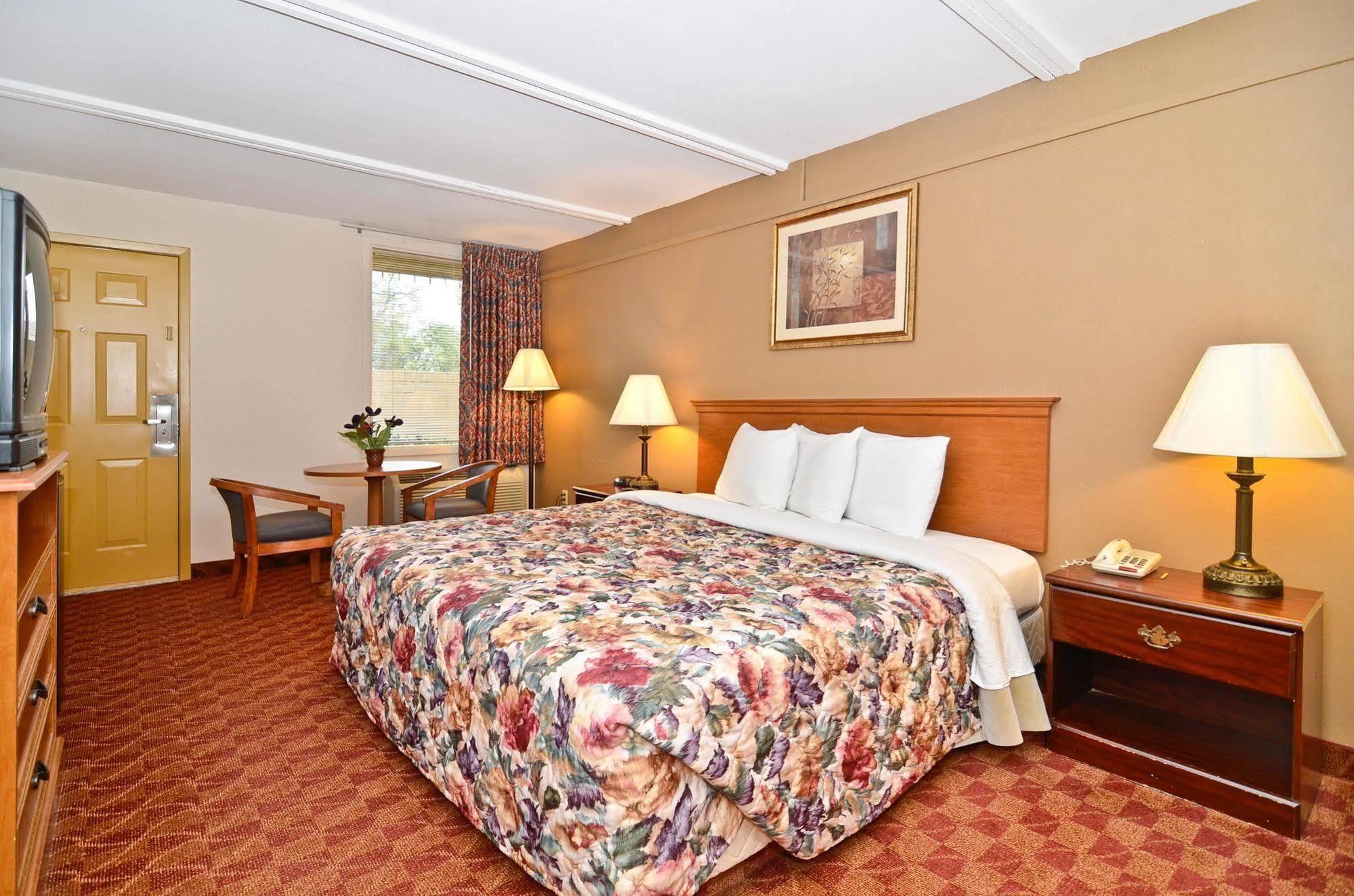 Spanish Trace Inn Athens Bagian luar foto