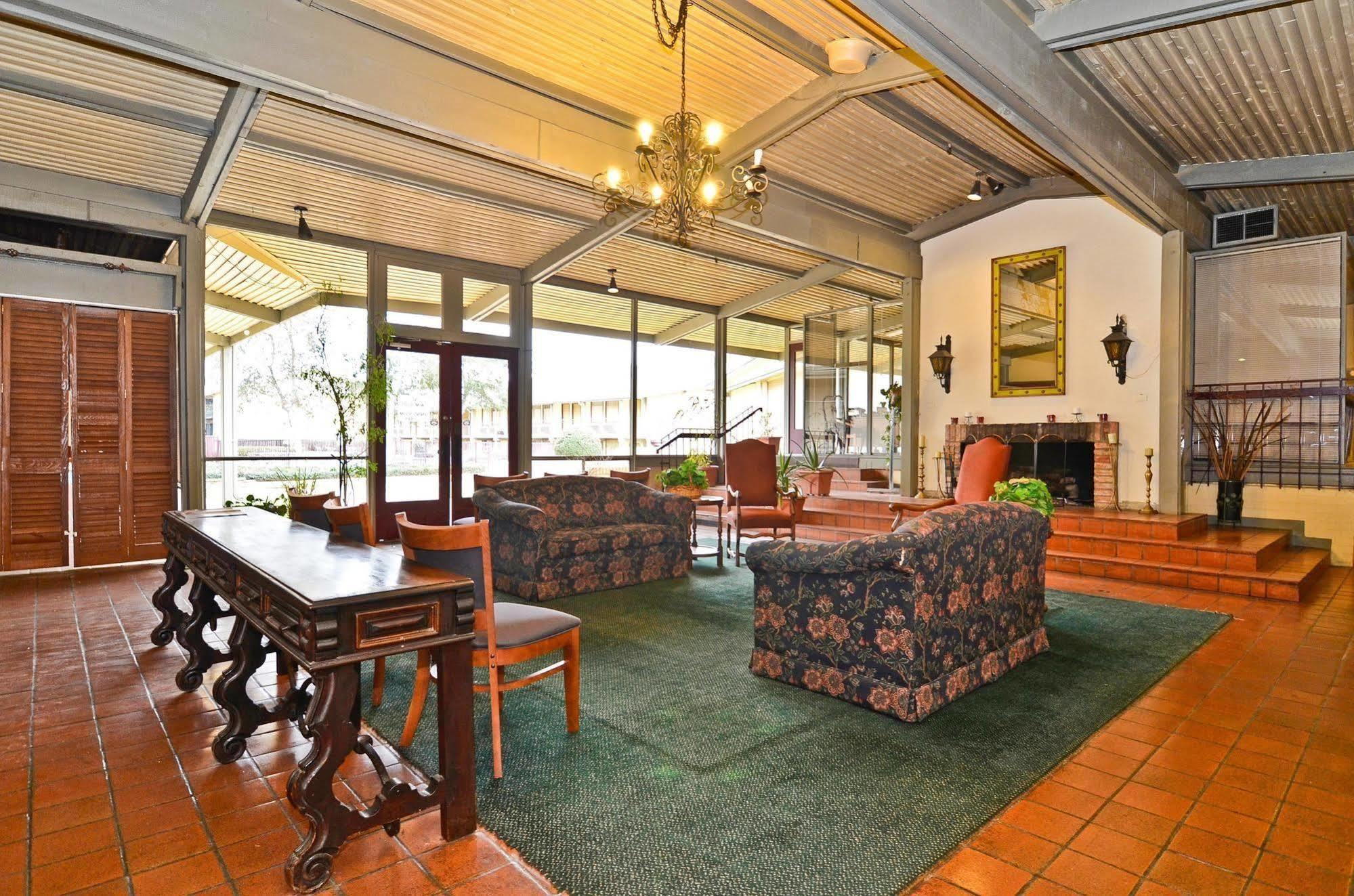 Spanish Trace Inn Athens Bagian luar foto